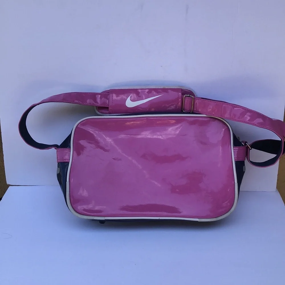 Vintage rare swoosh Nike messenger bag in pink